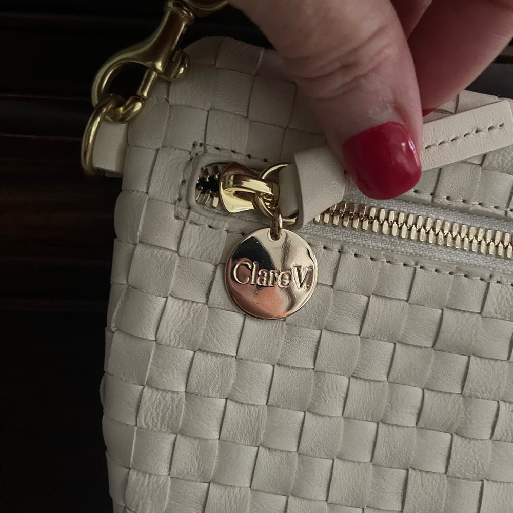 Clare V. GRANDE FANNY
Cream Woven Checker
EUC - Picture 5 of 6